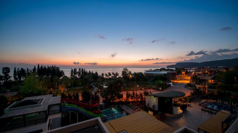 Crystal De Luxe Resort & Spa